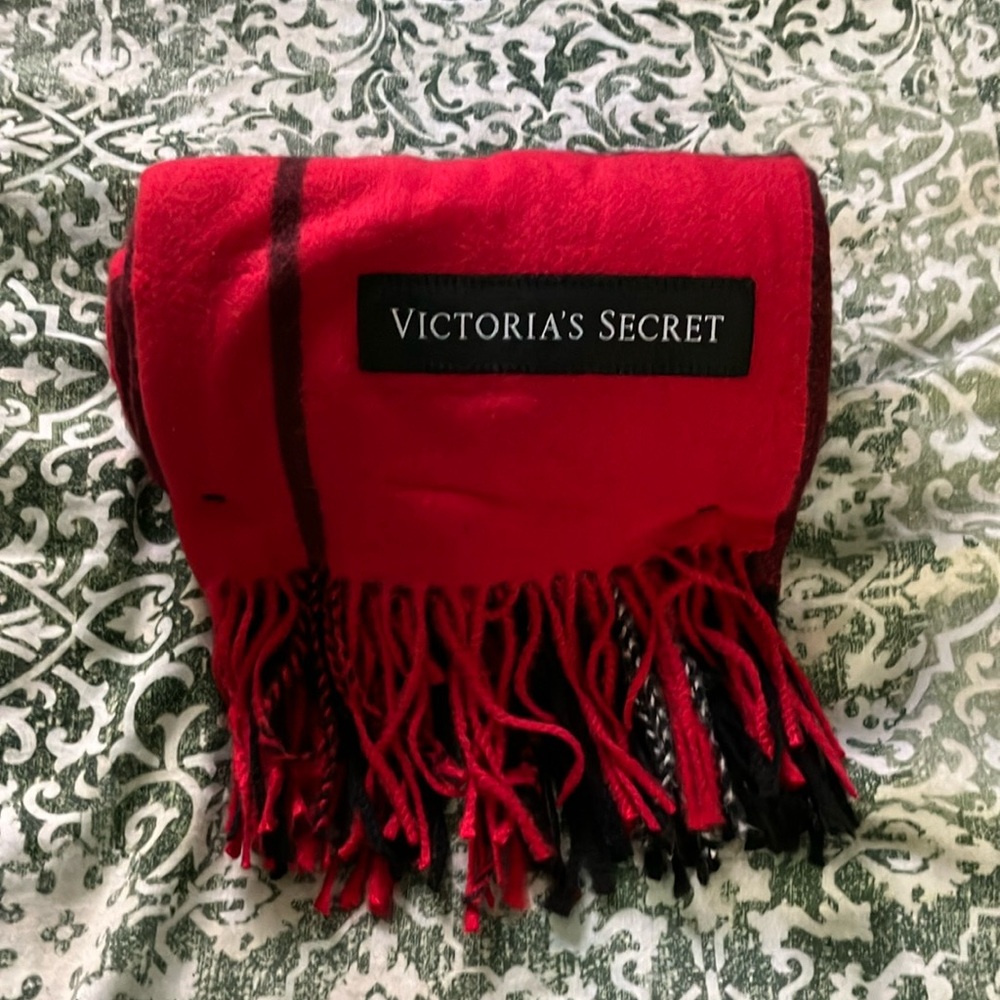 Victoria’s Secret scarf